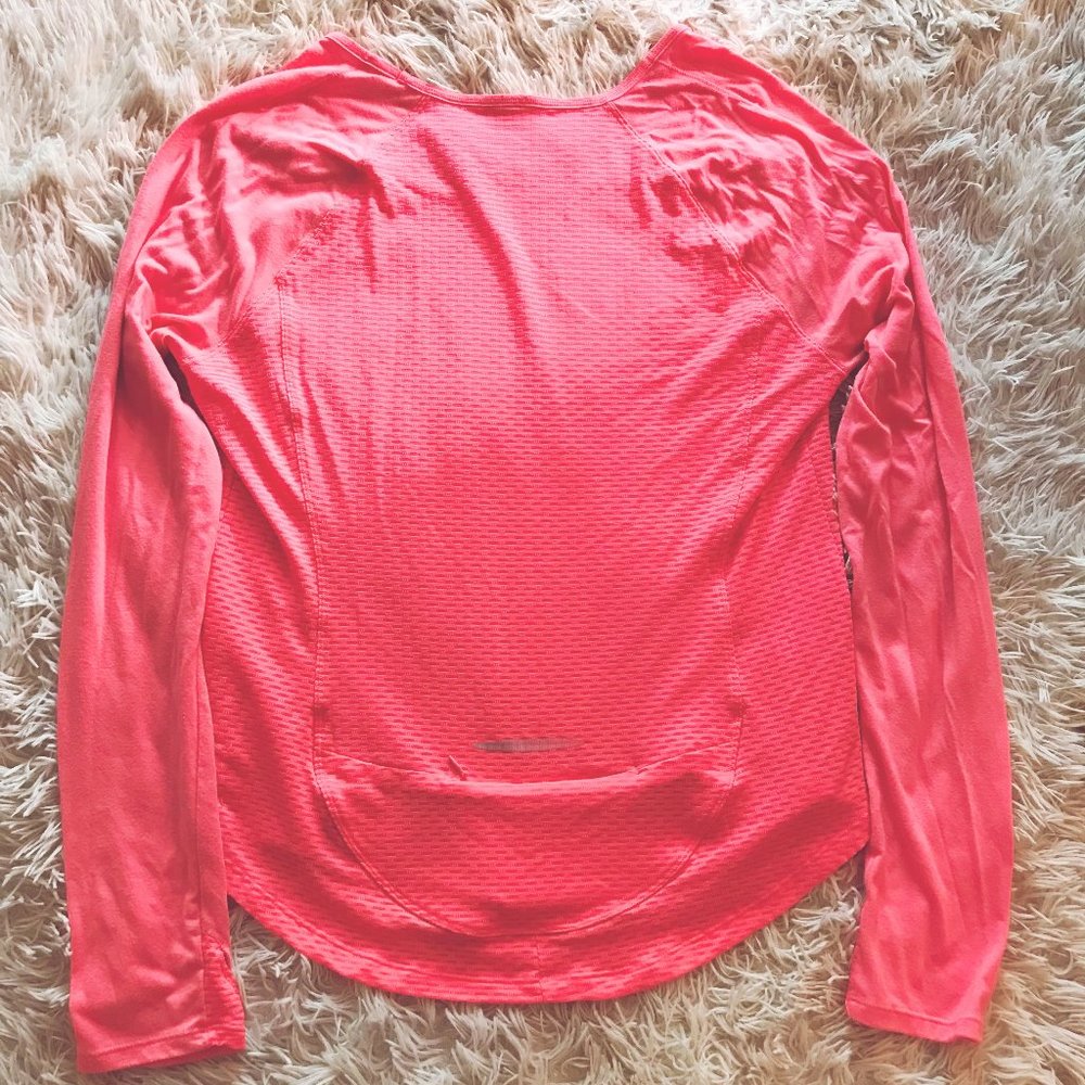 Under Armour / Like New Condition / Coral / Medium / Thumbholes / Zipper Storage - Picture 10 of 10